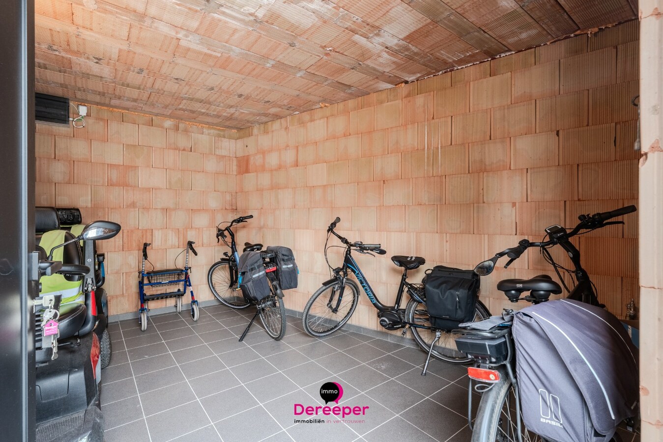 Prachtig gelijkvloers appartement met zonnig terras, tuin en parkeerplaats(en) 