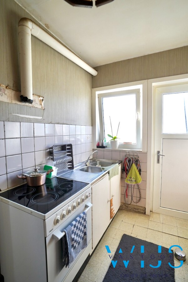 Op te frissen bungalow met 36.274m² grond te Oosteeklo ! 