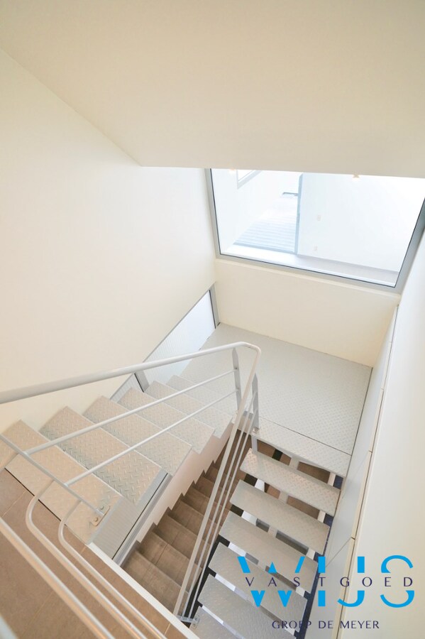 Uniek lichtrijk tweeslaapkamerappartement in hartje ERTVELDE! 