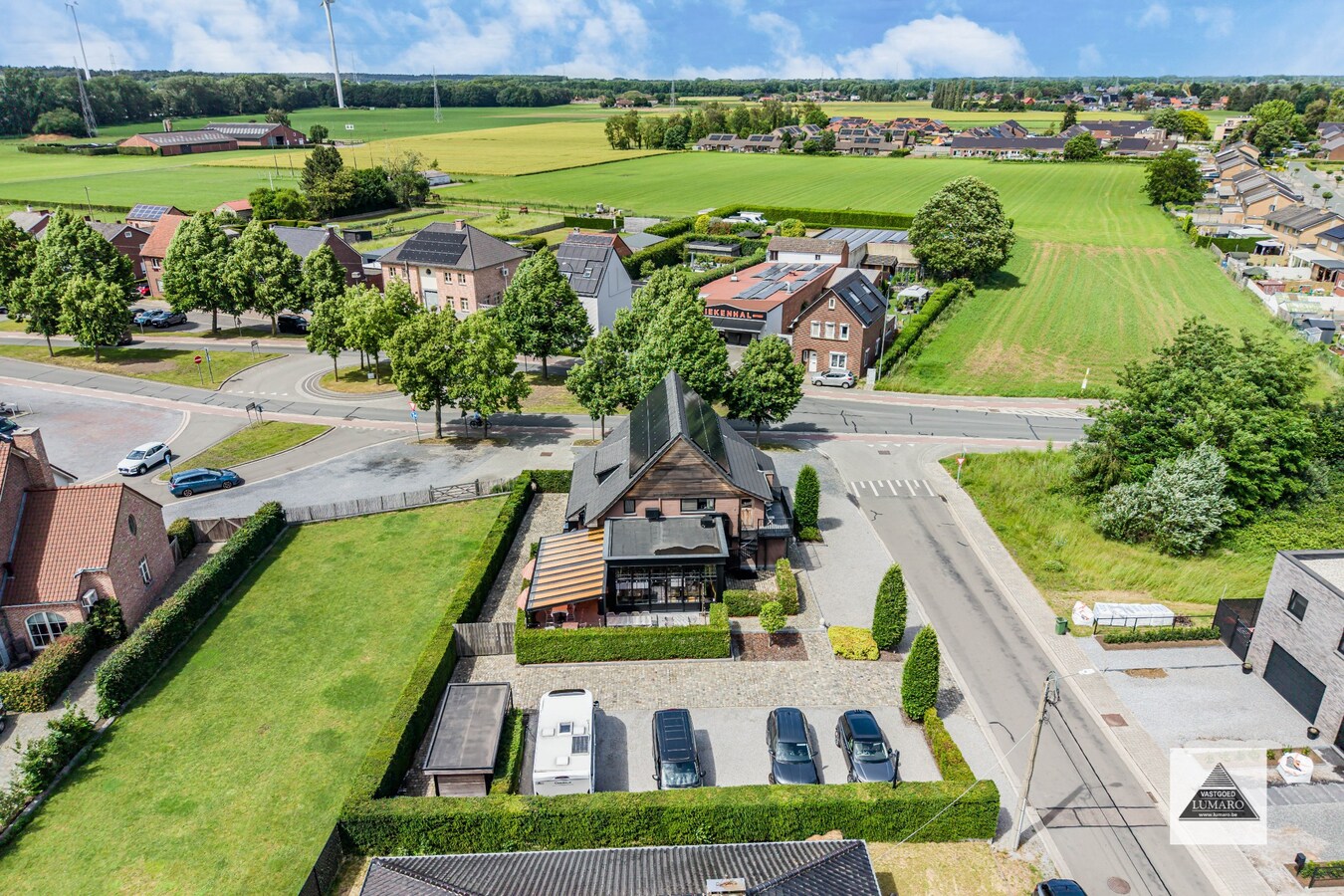 Schitterend horecapand met privé parking en vakantiewoning 