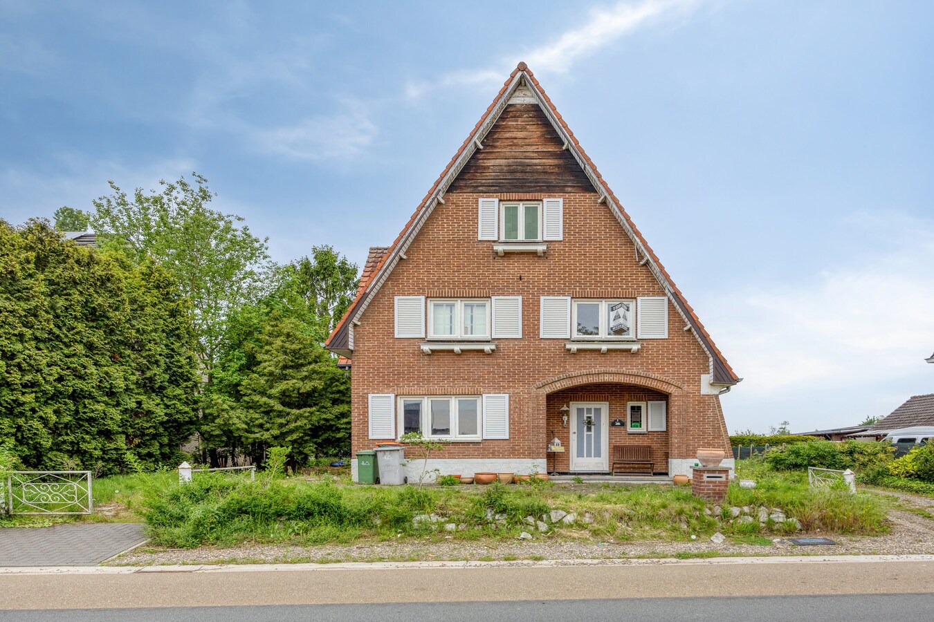 Charmante, op te knappen woning op perceel van 4.600 m² 