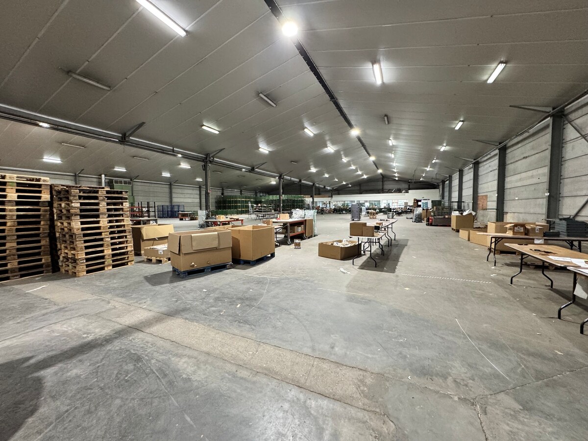 Loods met burelen te huur te Koekelare 