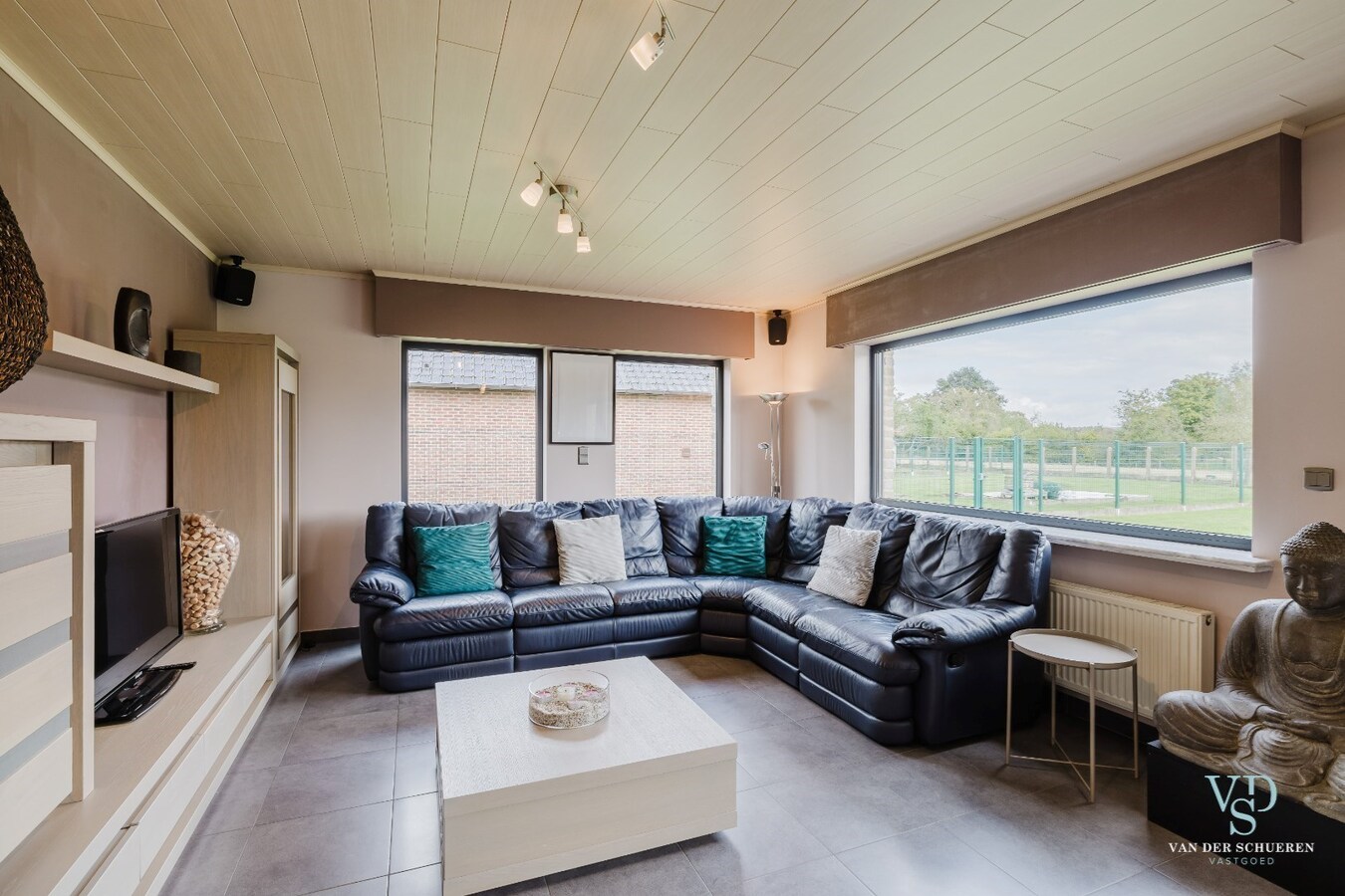 Tijdloze vrijstaande villa op ruim perceel 