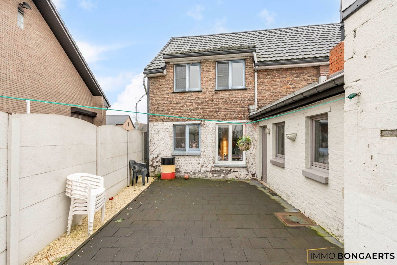 Instapklare woning met  garage en twee slaapkamers in Maasmechelen 