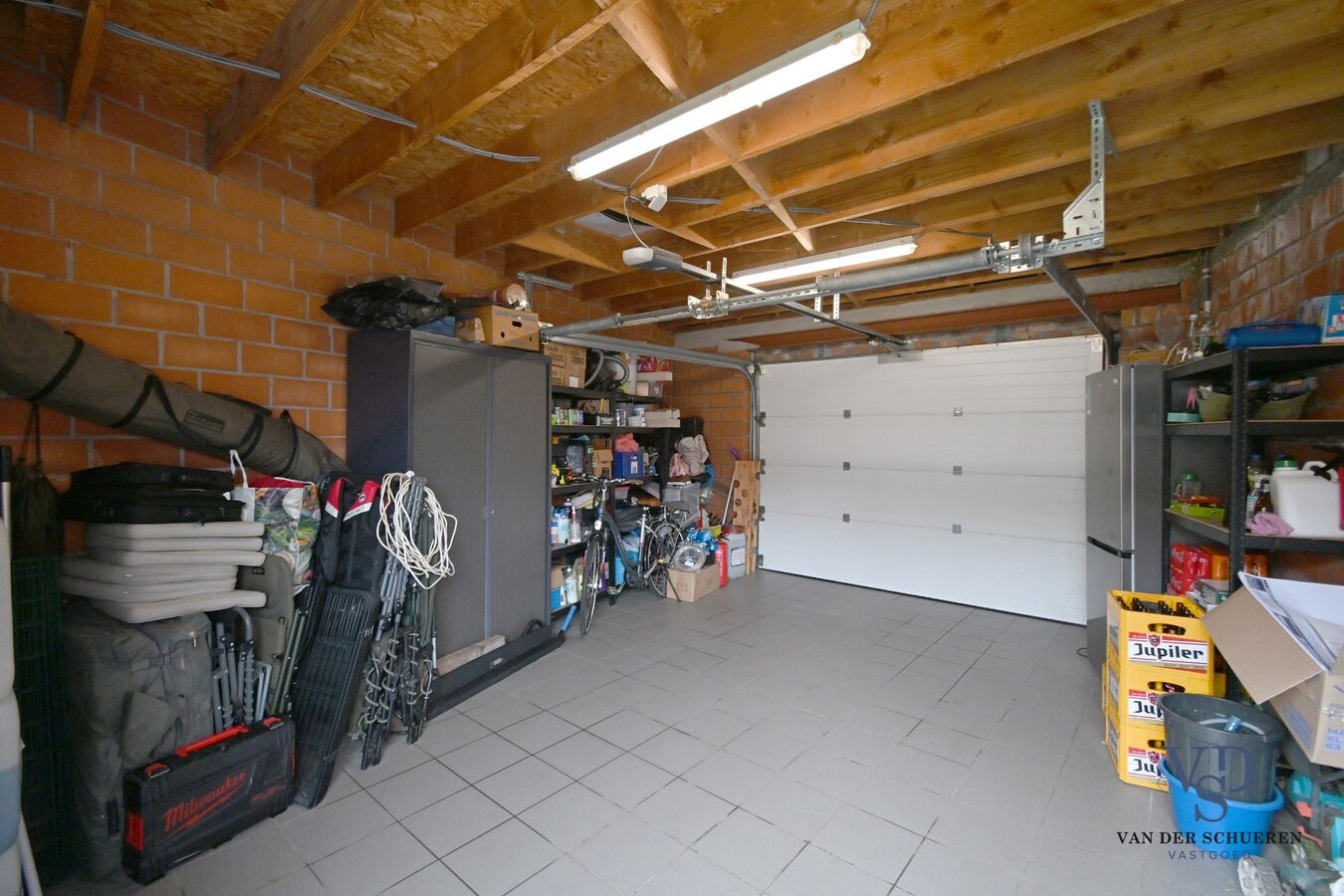 Gezellige woning (met garage achteraan). 