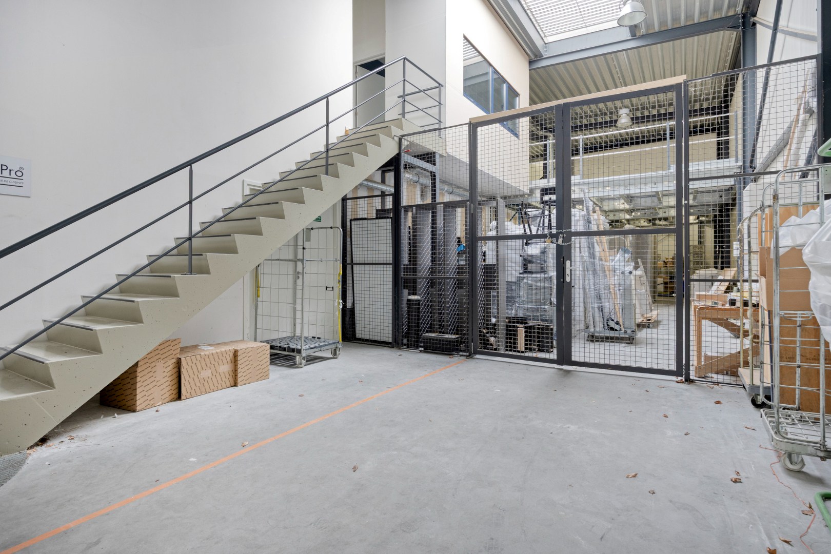 Zeer goed gelegen handelspand van Ca. 880m2 te huur! 