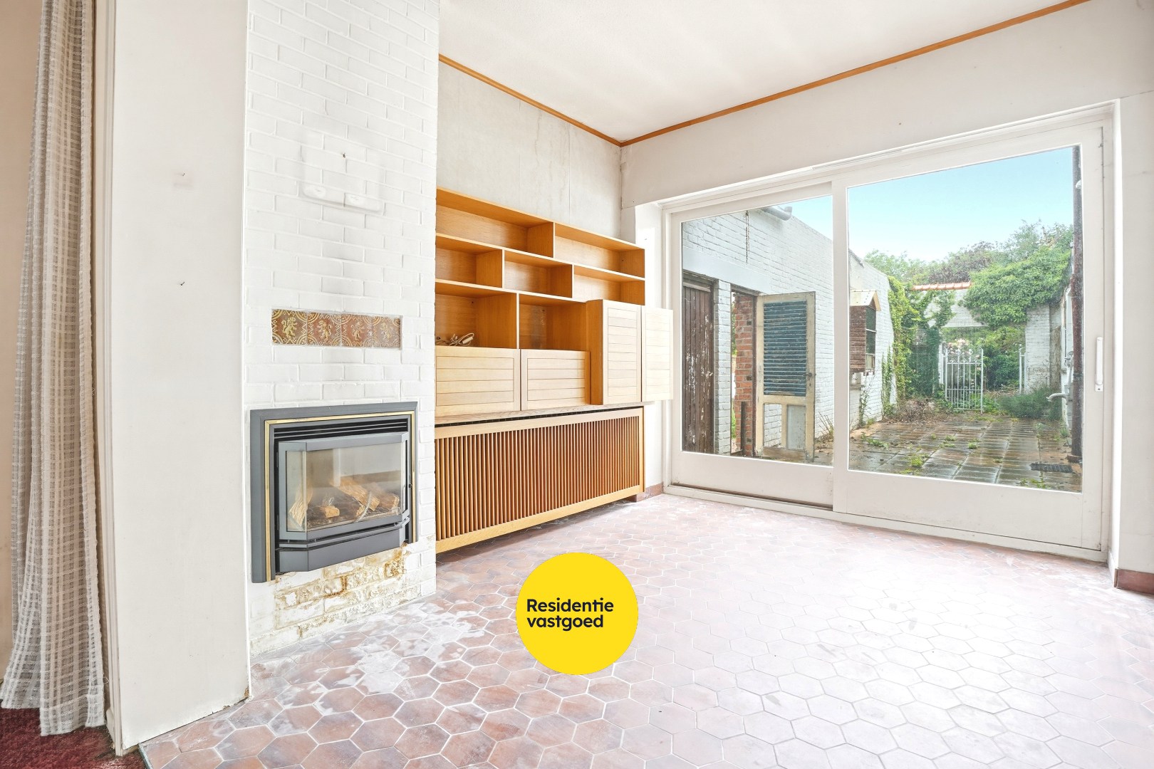 Te renoveren woning met veel op potentieel op topligging. 