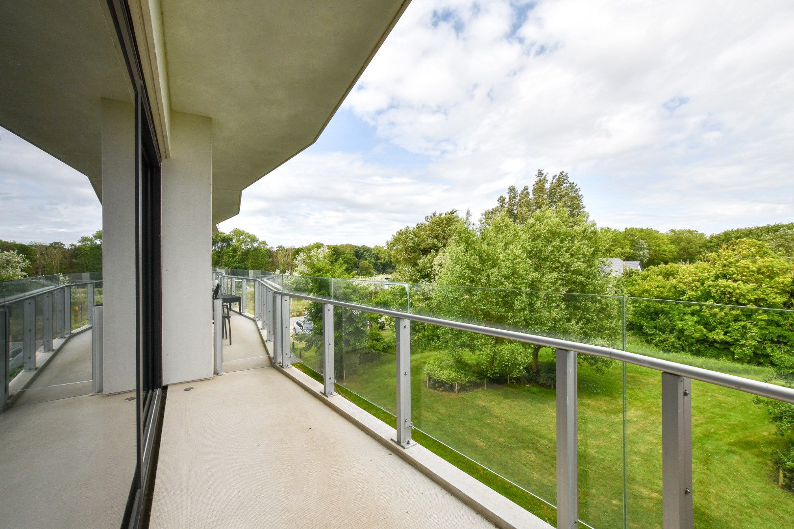 Moderne assistentiewoning met ondergrondse berging en parkeerplaats in De Haan, vlakbij strand, duinen en zee 
