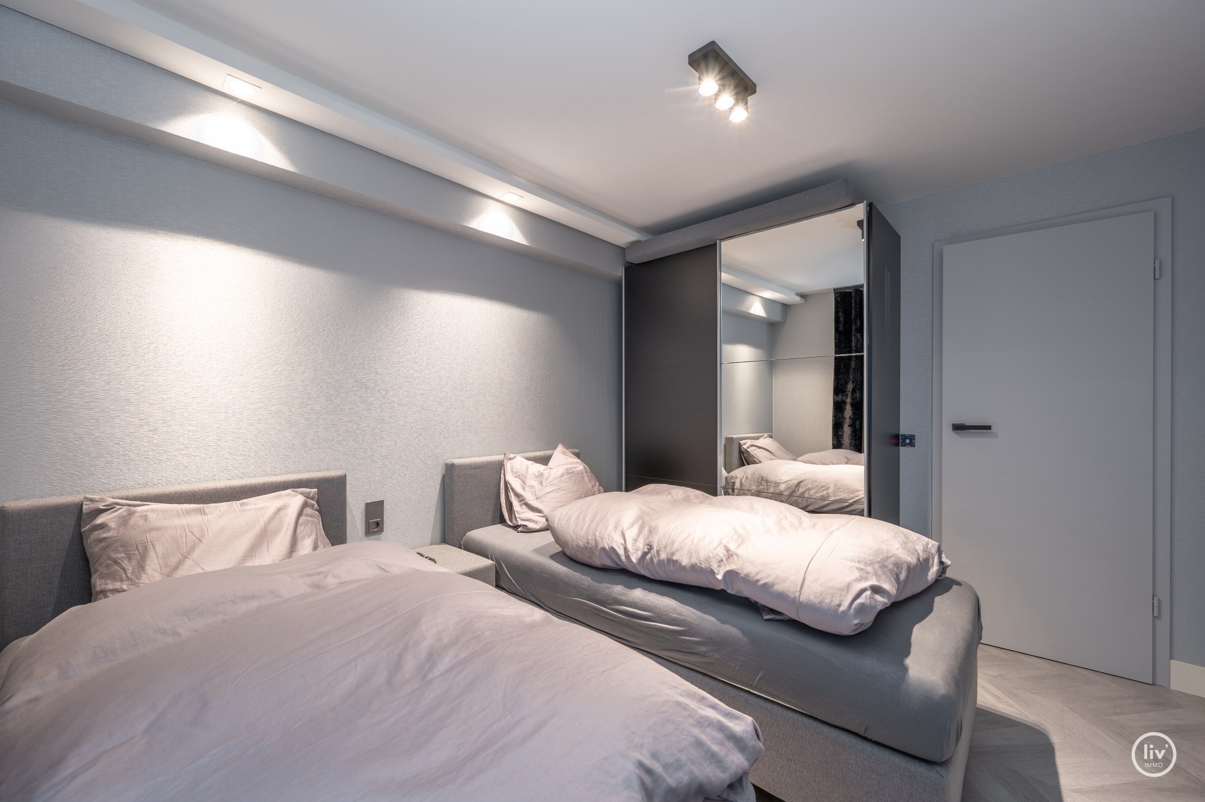 Appartement confortable avec deux chambres et possibilité de stationnement devant l'appartement. 