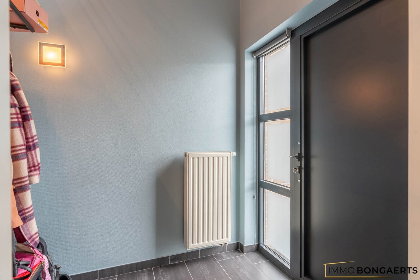 Ruime instapklare woning in het centrum van Neeroeteren met tuin, garage en 3 slaapkamers. 