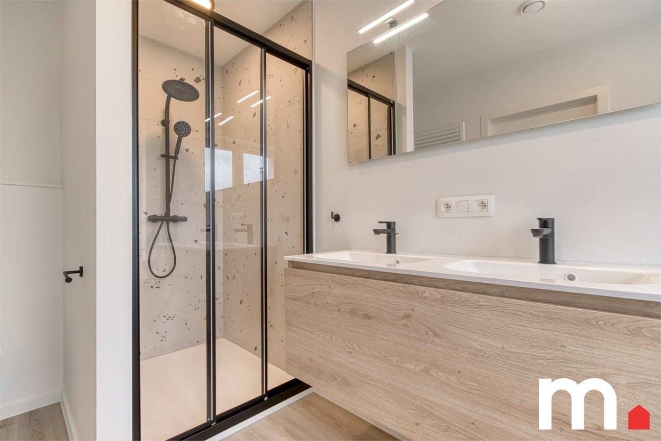 Topper te Heule met EPC A en uitweg achteraan ! 