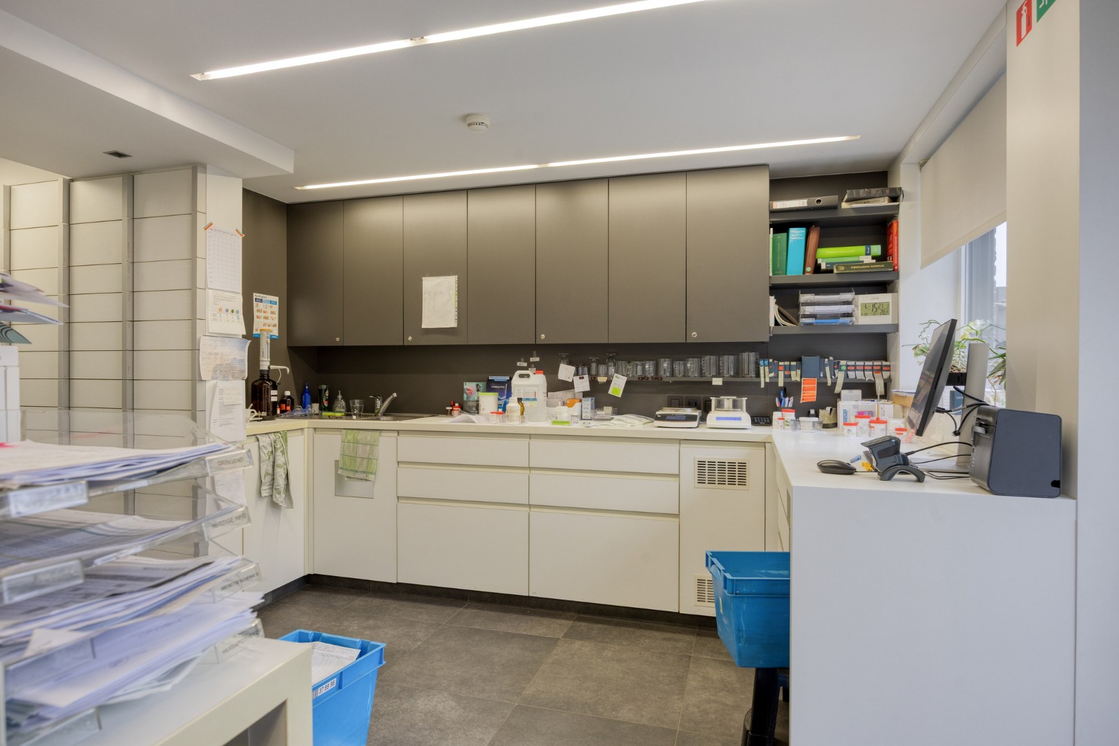 Handelswoning met 3 slpk. en privéparking in het centrum van Balen 