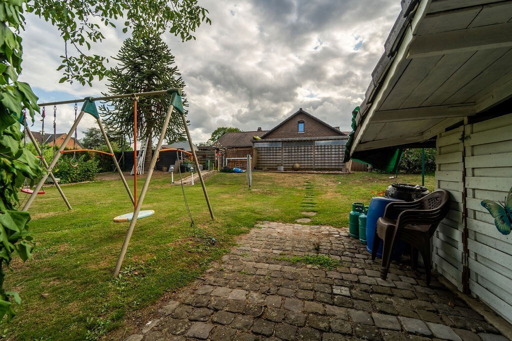 RUIME GELIJKVLOERSE WONING MET 3 SLAAPKAMERS, GARAGE EN RUIME TUIN TE HASSELT (KERMT) 