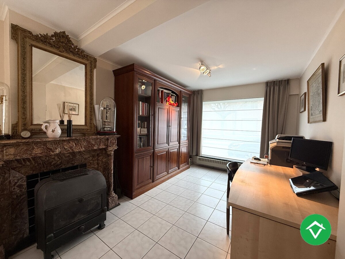 Stevige rijwoning met 4 slaapkamers, tuin en garage te Roeselare 