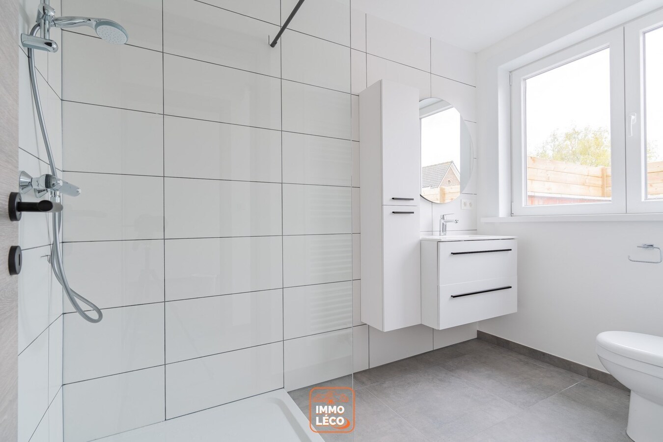 Appartement rénové 1 chambre et grande terrasse, dans une rue calme, COUP DE COEUR ! 