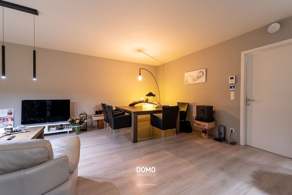 STIJLVOL EN INSTAPKLAAR TWEE SLAAPKAMER APPARTEMENT MET RUIM TERRAS IN BILZEN-HOESELT 