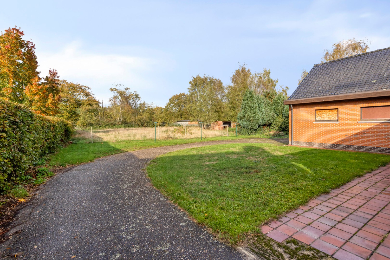 Te renoveren gezinswoning met 4 slpk. op een royaal perceel van 36a 75ca te Balen-Hulsen 