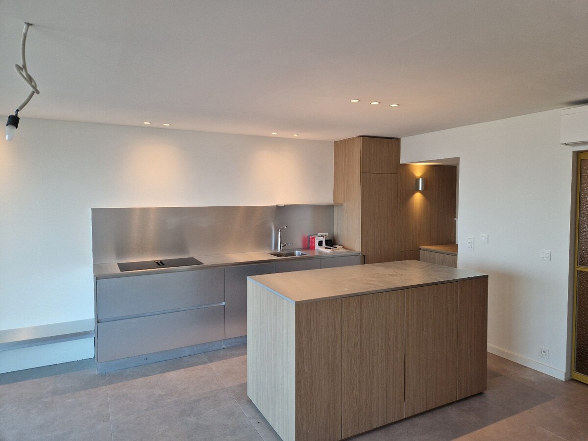 Renovated apartment for rent on the Zeedijk in Nieuwpoort. 