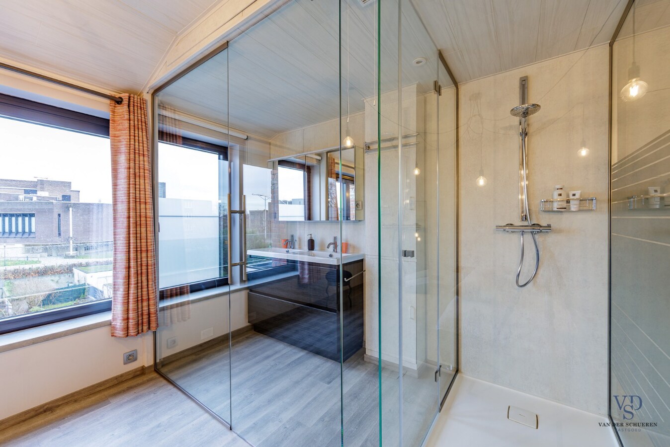 Tijdloos wonen in Gent met royale tuin 