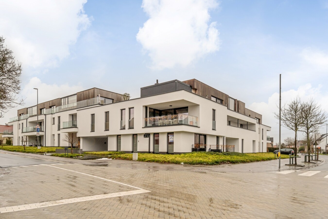 Recent, gelijkvloers appartement in een stijlvolle residentie mét ondergrondse parkeerplaats en kelderberging! 