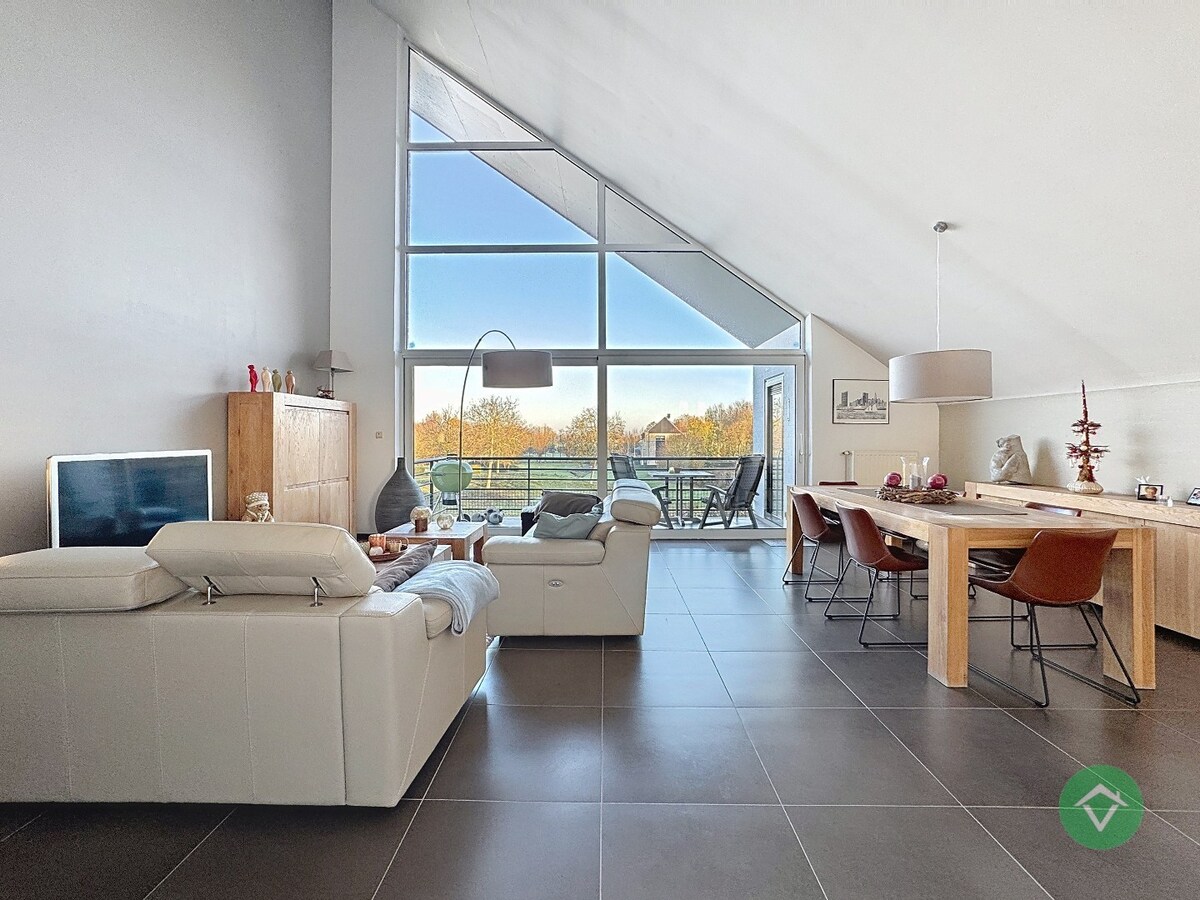 Luxe villa-appartement met dubbele garage en prachtig uitzicht in Koekelare 