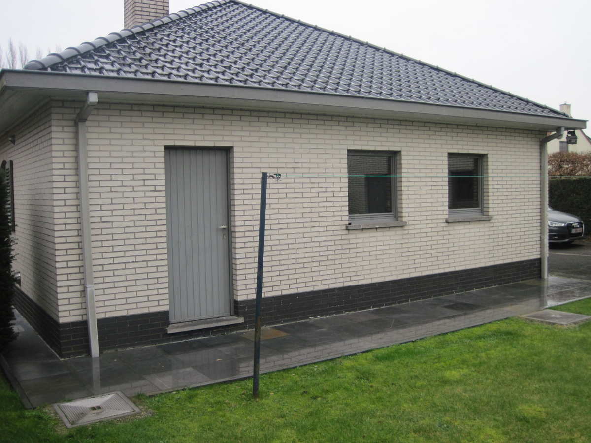 Stijlvolle en degelijke bungalow. Unieke ligging. 