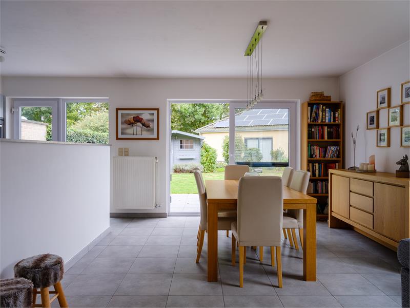 Prachtige, instapklare, halfopen bebouwing in rustige, residentiële wijk in Sleidinge. 