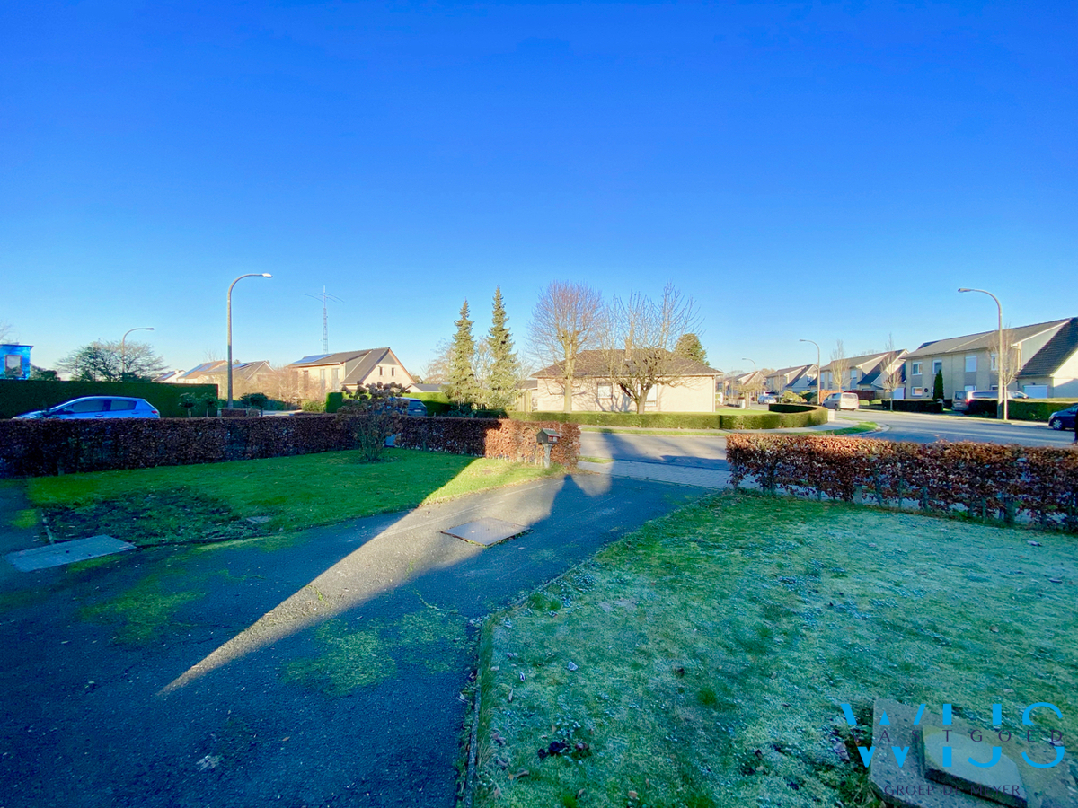 Stevige ruime gezinswoning op een prachtig perceel te KLUIZEN ! 