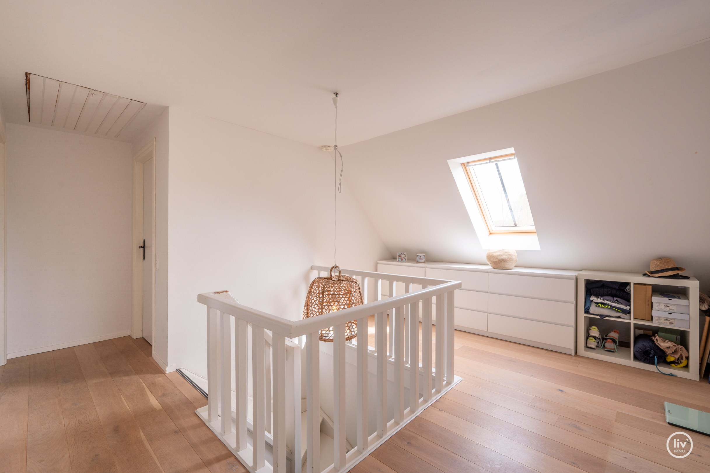 Prachtige vrijstaande villa rustig gelegen te Monikkendreef op een mooi perceel van 1000m2. 