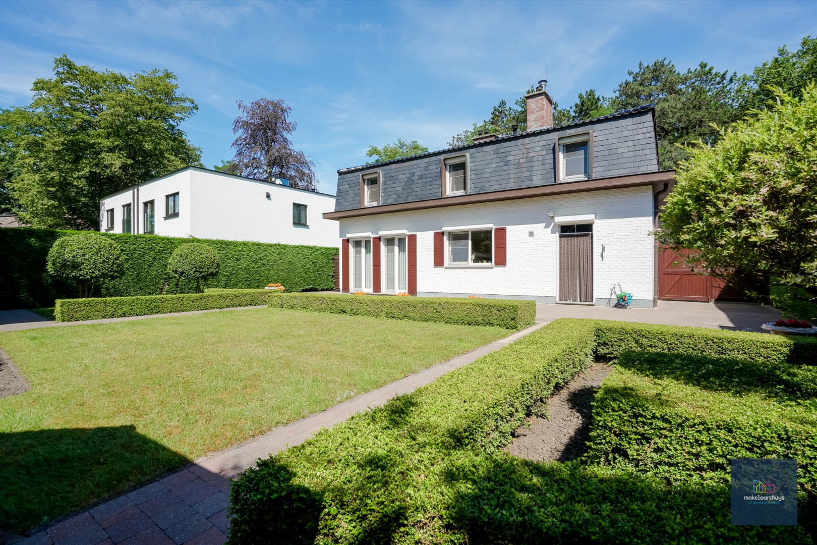 Charmante villa in Franse stijl nabij het centrum van Wondelgem 