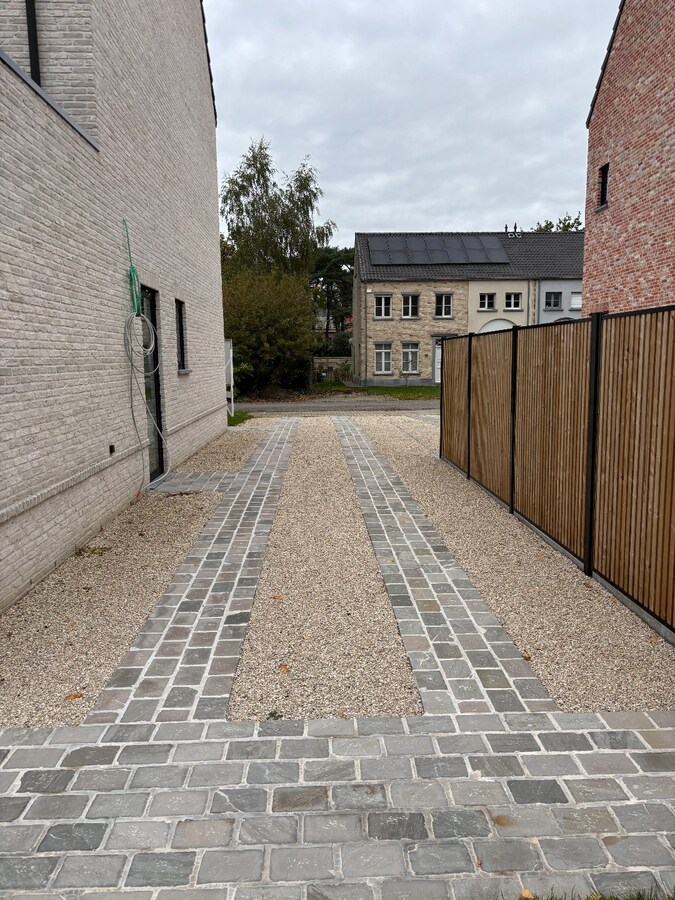 Energievriendelijke (A+) E-peil -5 nieuwbouwvilla in centrum Schilde met Zuid-tuin. 