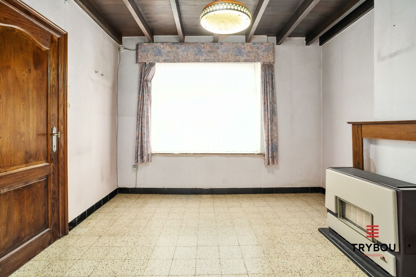 Zongerichte, te renoveren woning op ruim perceel van 618m² 