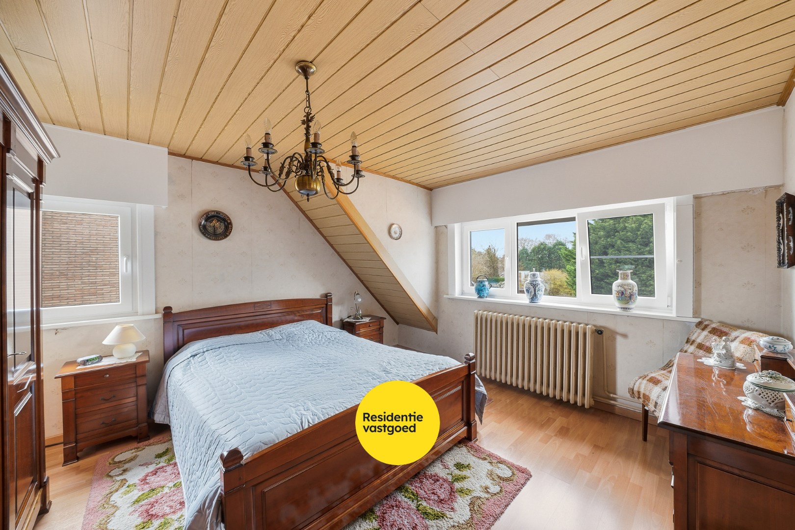 Halfopen woning met 4 slaapkamers, garage en ruime oprit op 429 m² in Oudenburg 