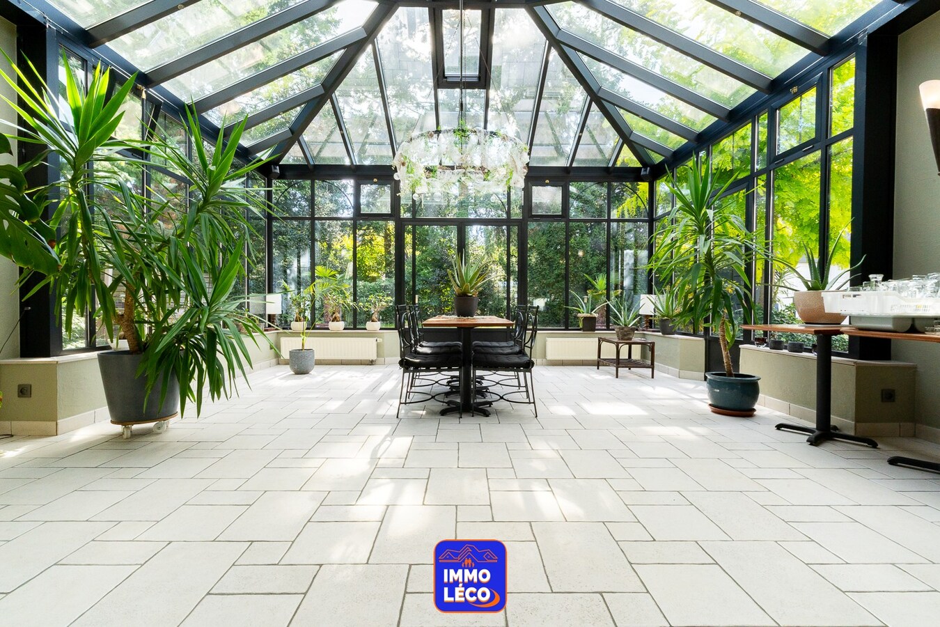 Villa de caractère érigée sur 1478m² aux multiples possibilités ! 