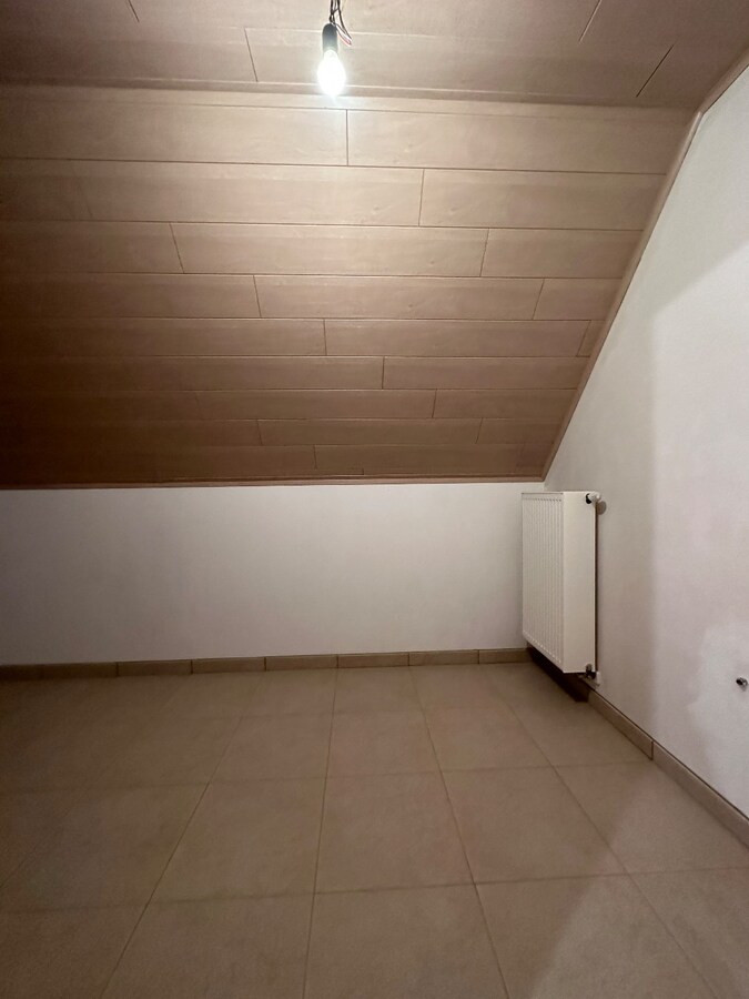 Rustig gelegen alleenstaande woning te Leke 