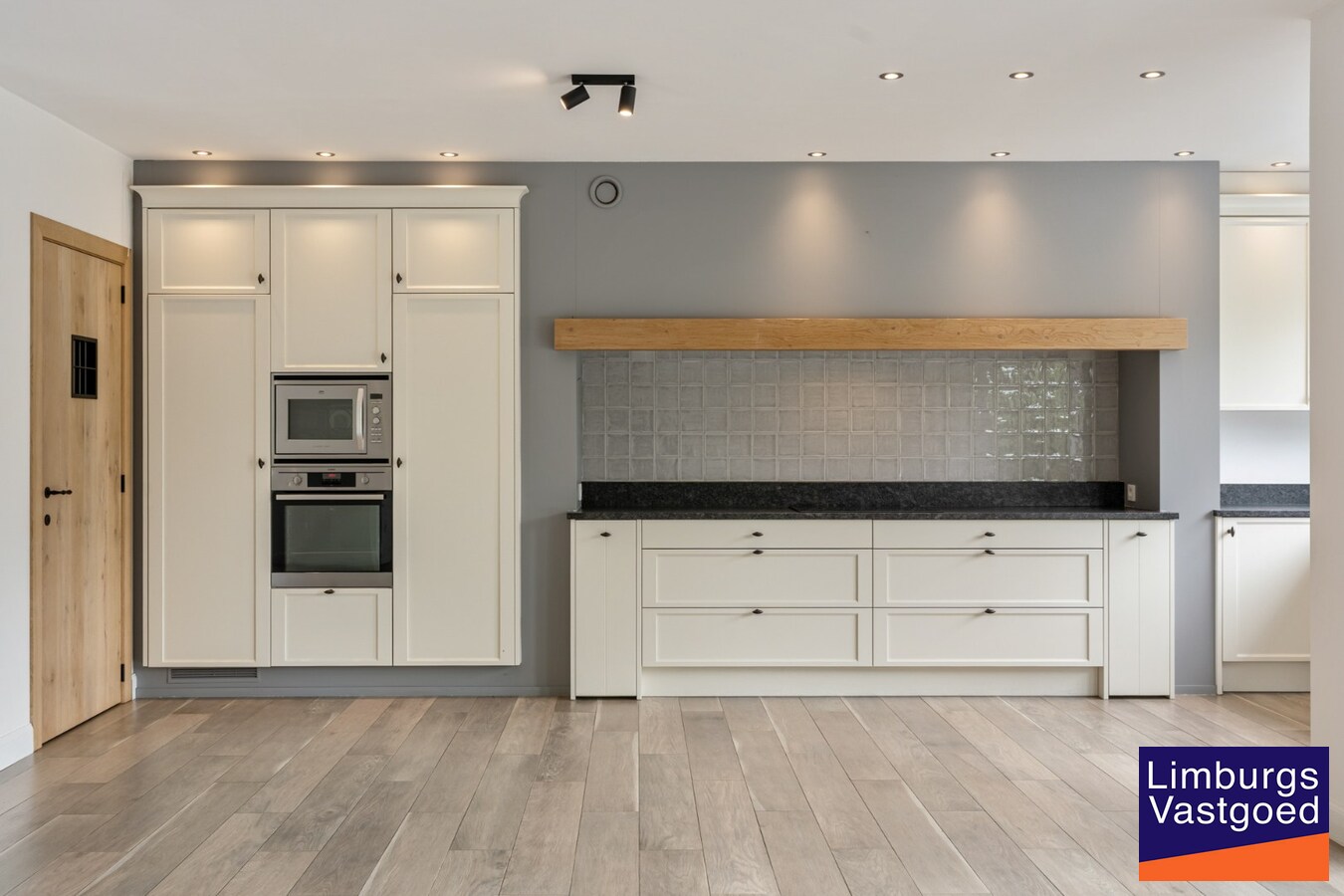 Exclusieve gezinswoning, 283m², 5 slpk, praktijkruimte op toplocatie 