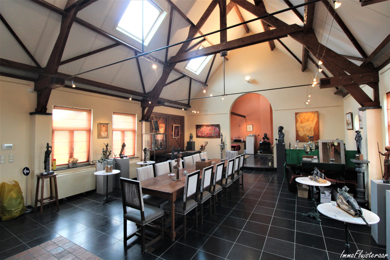 Magnifique propriété avec grande habitation, écuries, salle polyvalente, terrain à bâtir et prairies sur environ 1,67ha à Ellezelles (Hainaut) 