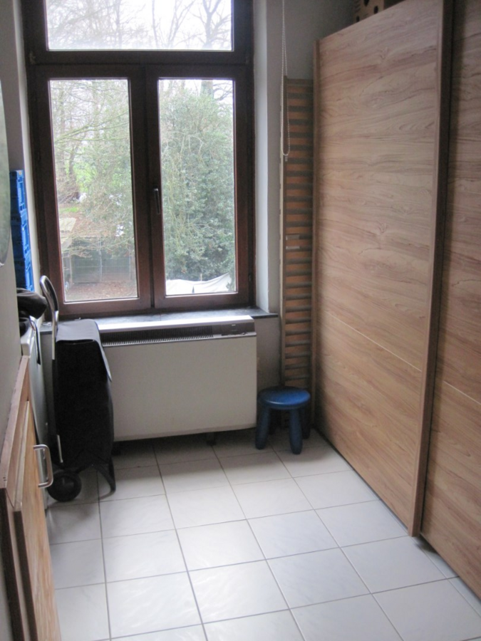 Bijzonder ruim gelijkvloers woonappartement. 