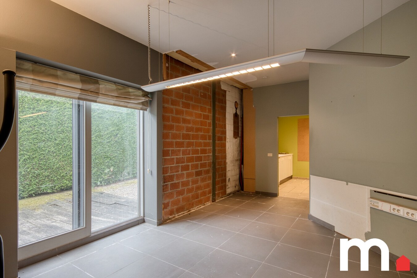 Villa met binnenzwembad, sauna en praktijkruimte (160m2) te Kuurne ! 