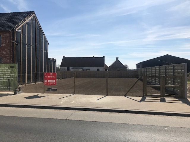 Mooi gelegen stuk bouwgrond voor halfopen bebouwing 