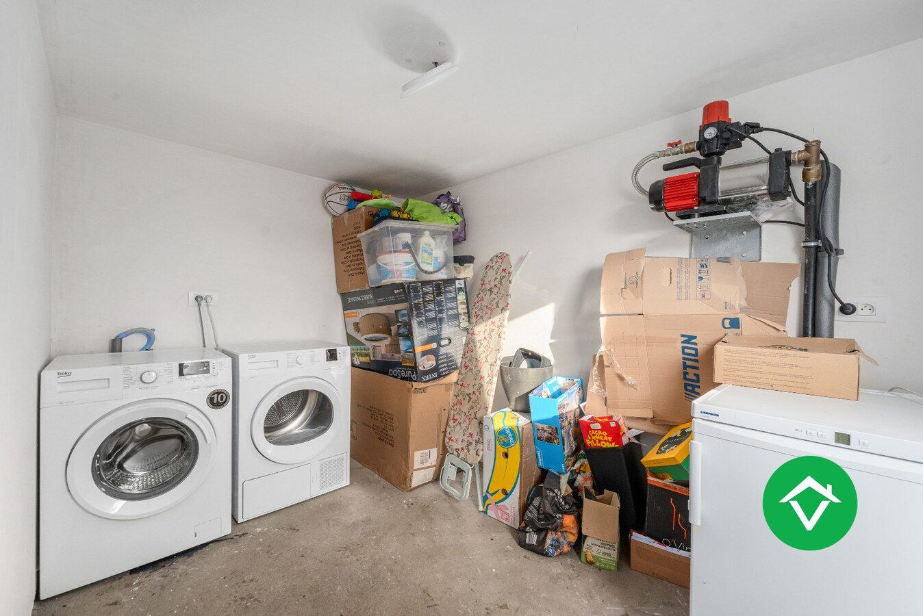 Volledig vernieuwde woning met 3 slaapkamers en bijgebouw in centrum Koekelare 