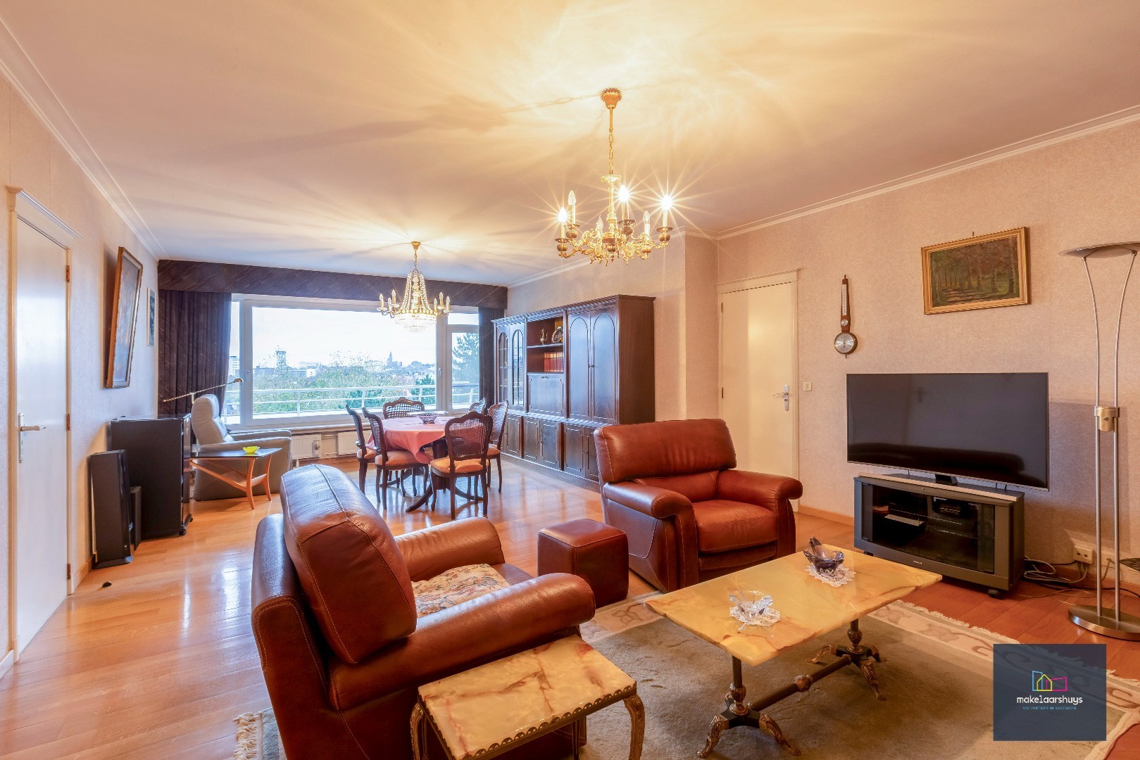 Mooi 3 slaapkamerappartement met parkeerplaats nabij Gent -Sint-Pieters 