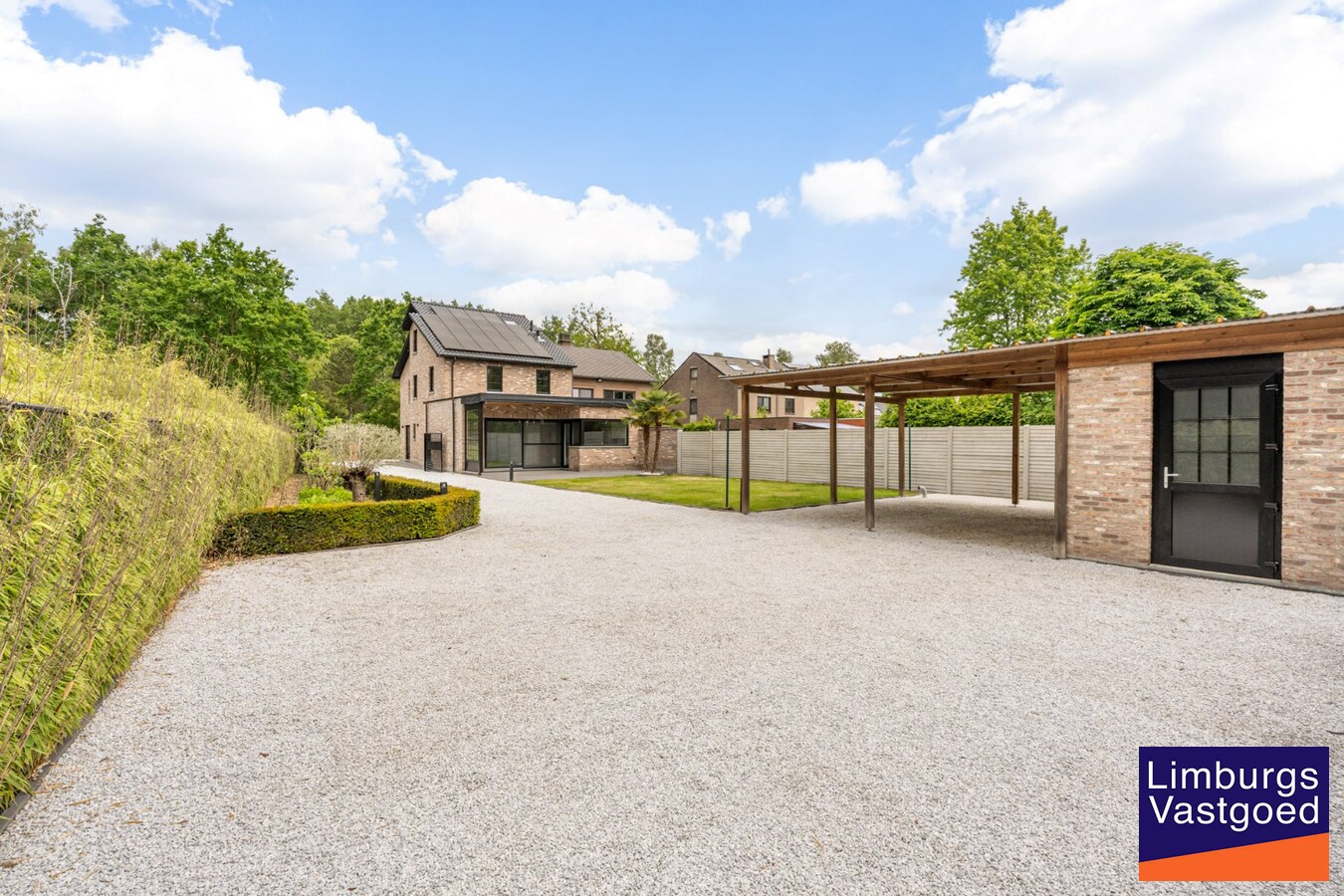 Exclusieve gezinswoning, 283m², 5 slpk, praktijkruimte op toplocatie 