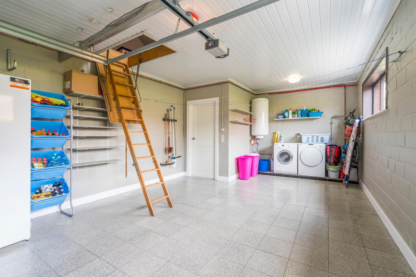 Rustig gelegen instapklare woning met 4 slaapkamers op 690 m² te Koekelare 