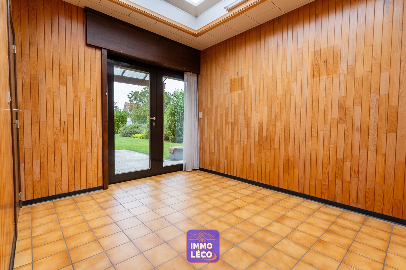 Double maison avec beaux volumes, garage et jardin, érigée sur 447m² ! 