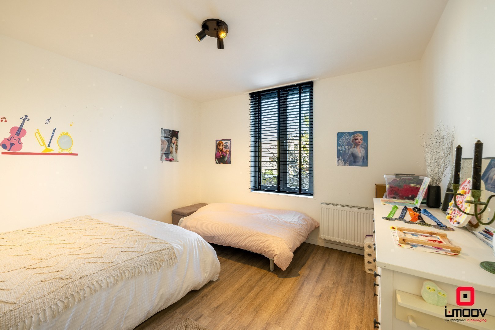 Hedendaags gerenoveerde stadswoning met lichtrijke leefruimtes en optie tot kangoeroewonen 