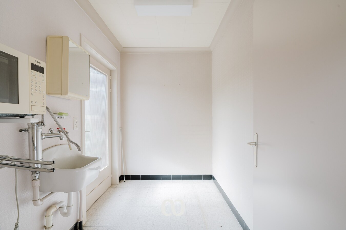 Stevige laagbouwwoning met ruime tuin vlakbij centrum Oudenaarde 