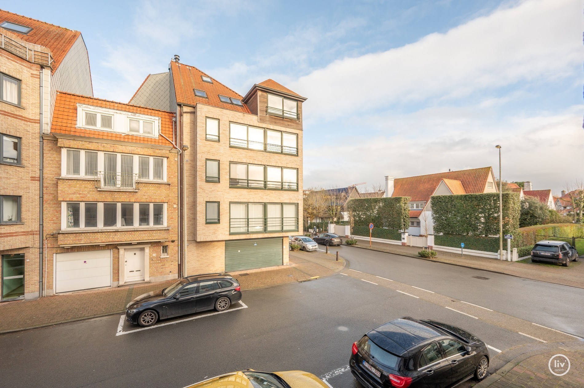 Prachtig gerenoveerd 2 slaapkamerappartement op een aangename ligging vlakbij de Lippenslaan te Knokke. 
