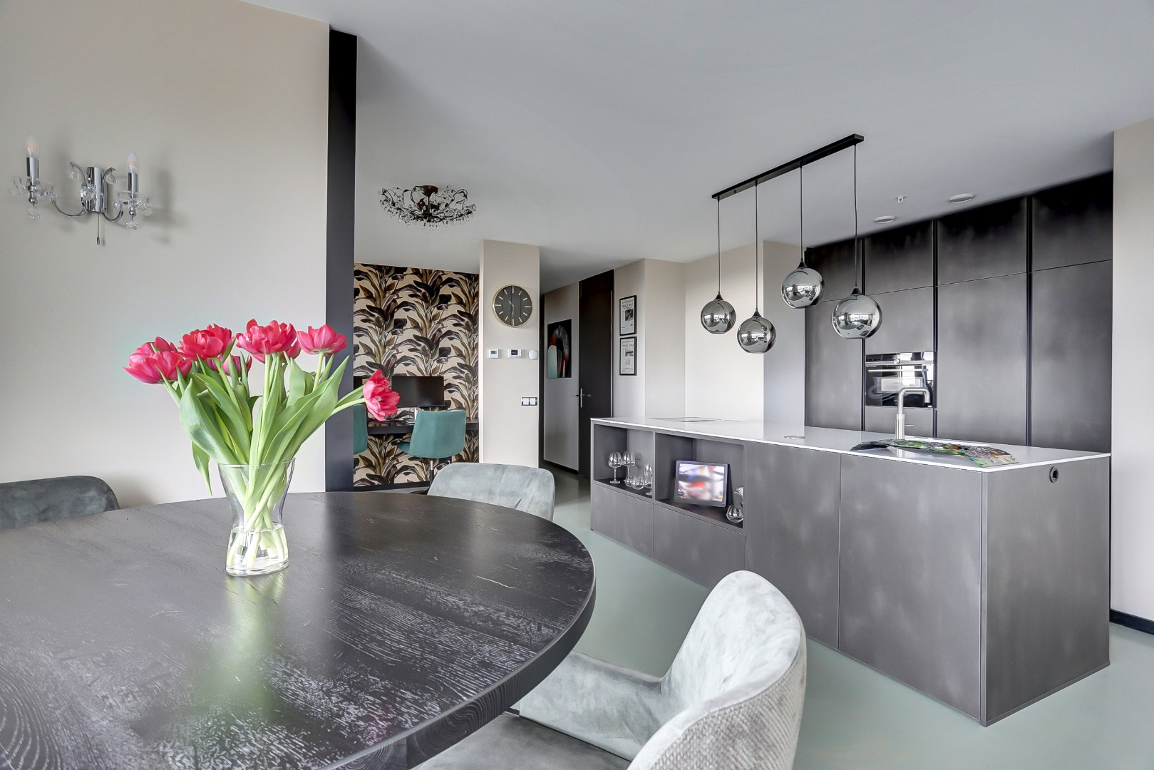 Ultiem luxe wonen in de iconische The CoolTower met spectaculair uitzicht, royaal terras (34 m²) en moderne afwerking in het bruisende hart van Rotterdam! 