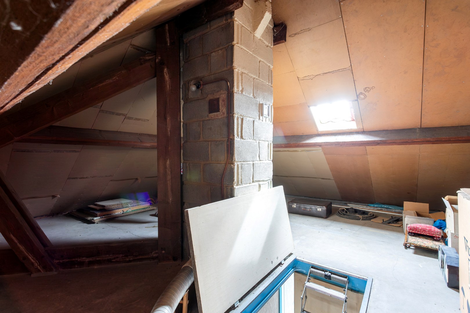 Te renoveren woning met 3 slpk te Lembeek 
